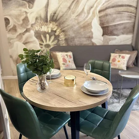 Apartment Lwowska 10 *